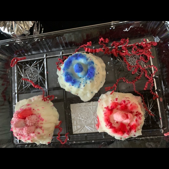 (3) Sweet Mini Bundt Cake Wax Melts - Picture 3 of 5